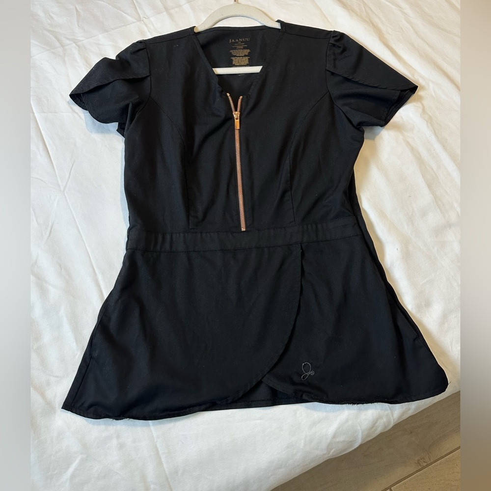Jaanuu scrub top